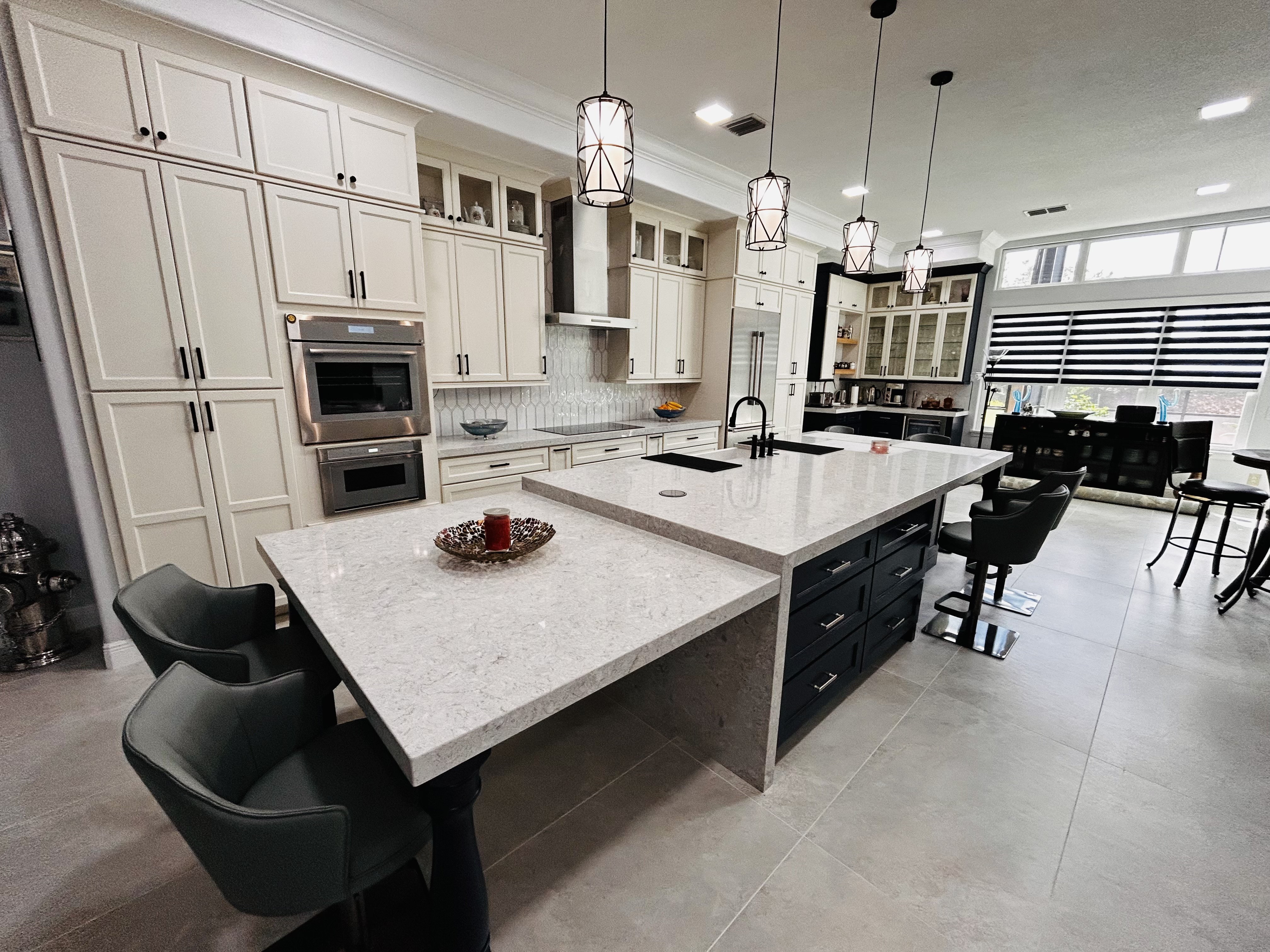 Transitional and Traditional kitchen